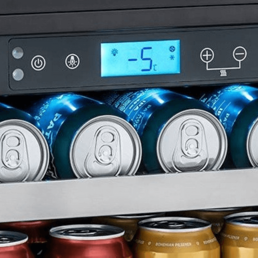 Cervejeira Tecno Vintage 80 Litros Inox 38cm - Abertura Direita com interior inox, prateleiras em aço e display digital mostrando -5°C