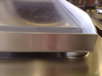 Chapa Grill de Alimentos Bertazzoni Professional Aço Inox vista de cima com acabamento em aço inox.