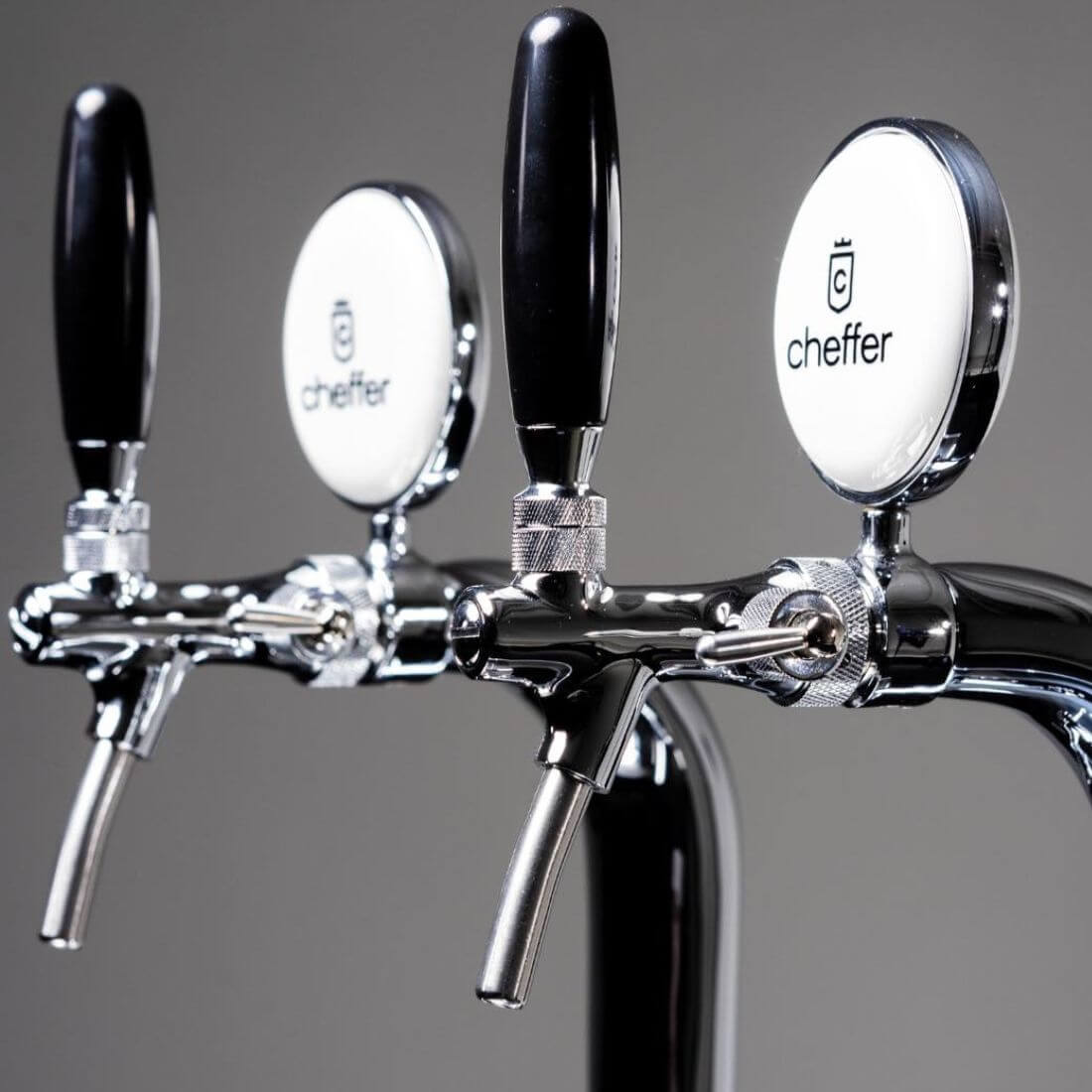 Chopeira Naja Cheffer Smart 2 Torneiras Independentes com Lava Copos - chopeira naja em inox com torre dupla cromada e alças pretas para bancada