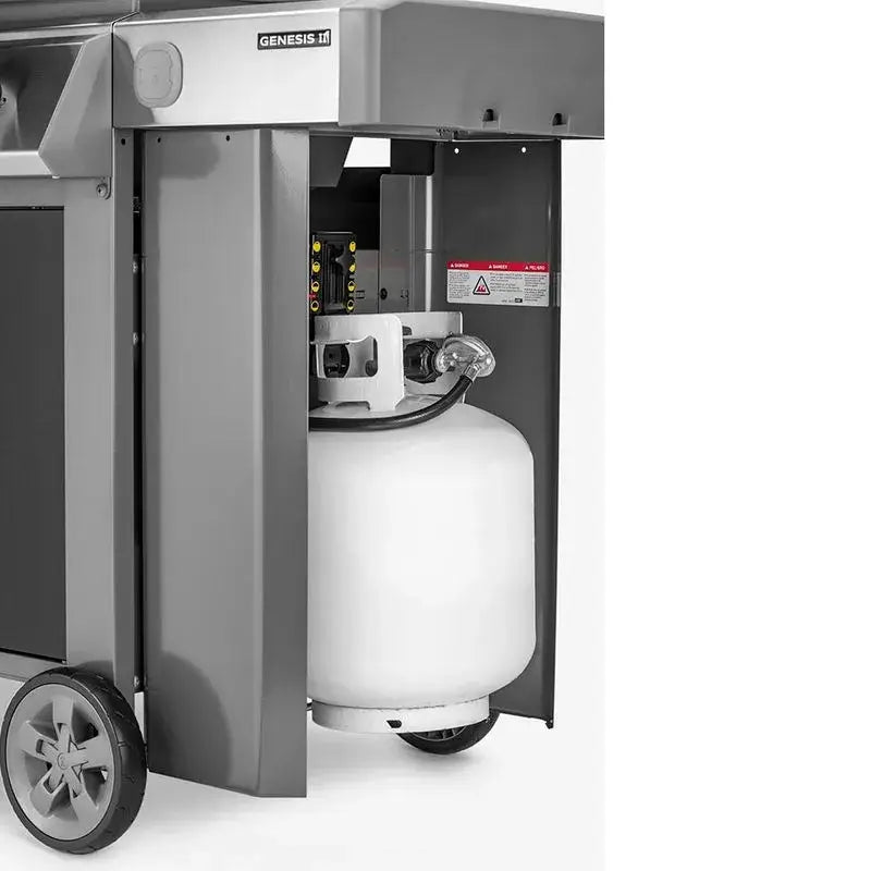 Churrasqueira a Gás Weber 3 Queimadores 130 cm com Rodízio Gênesis II E-335 mostrando gabinete em inox com rodízio, cuba para botijão e acabamento robusto