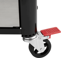 Churrasqueira a Gás Weber 4 Queimadores 165cm com Rodizio Gênesis II S-435 mostrando rodízio em inox com trava vermelha e acabamento em inox escovado