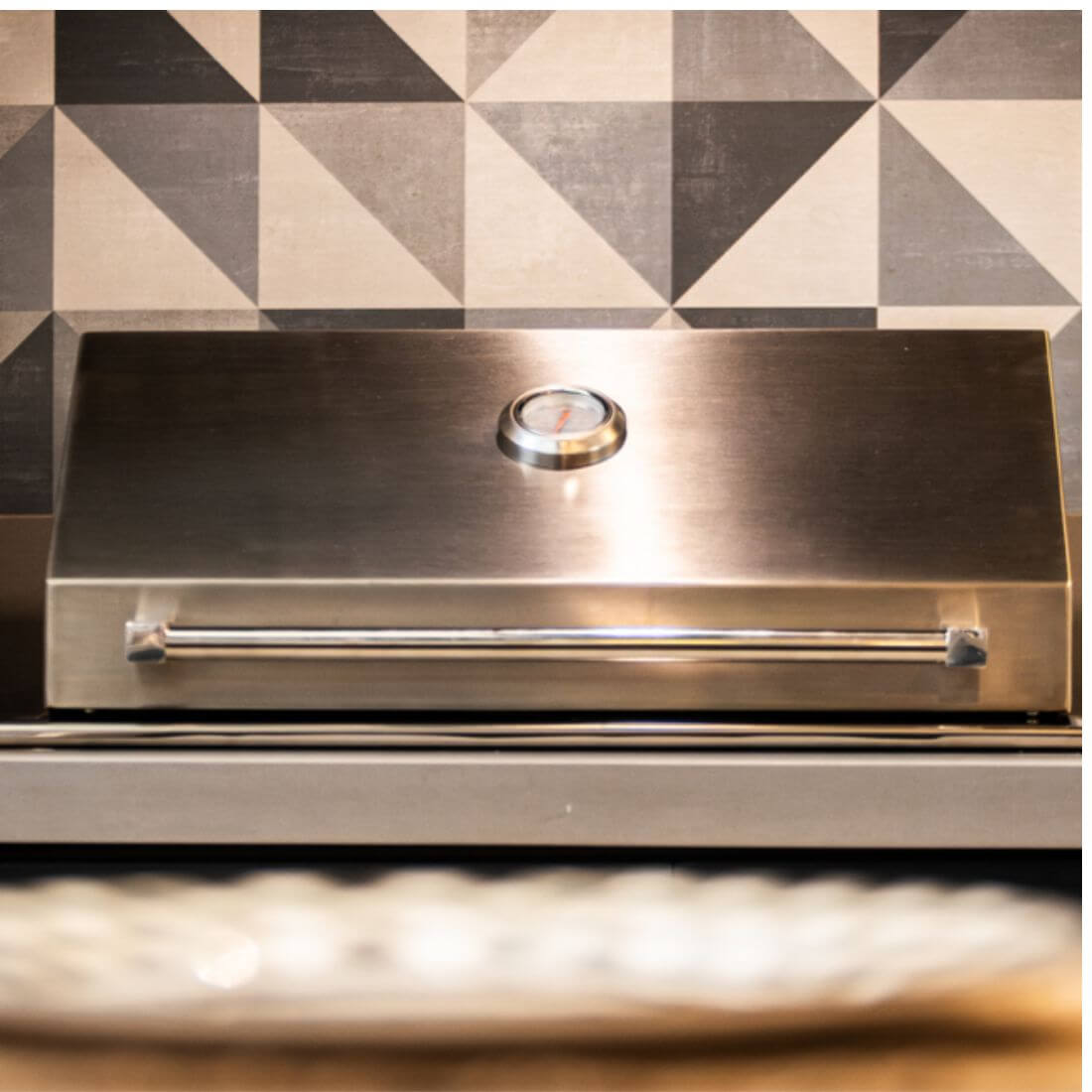 Churrasqueira Elétrica Top Lid JX Metais inox 60cm embutida em bancada gourmet aço inox com termômetro