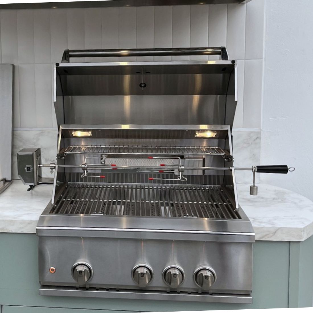 Churrasqueira à Gás Evol Modena 28'' Inox 3 Queimadores 70cm