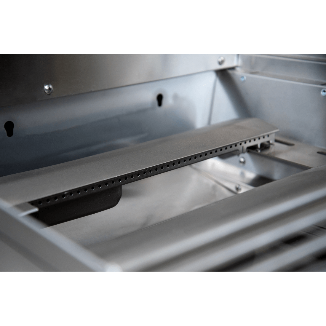 Churrasqueira a Gás Cuisinart Arkton 3 Queimadores 64cm em inox com queimadores e grelha interna, acabamento escovado e bandeja coletora