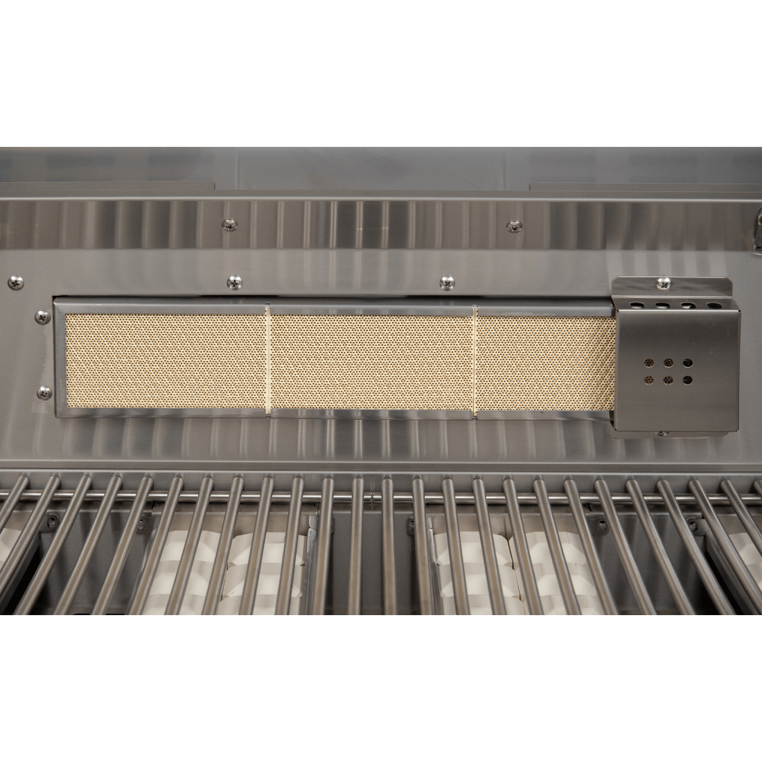 Churrasqueira a Gás Cuisinart Arkton 4 Queimadores 74cm em inox escovado, grelhas inox e queimador cerâmico interno