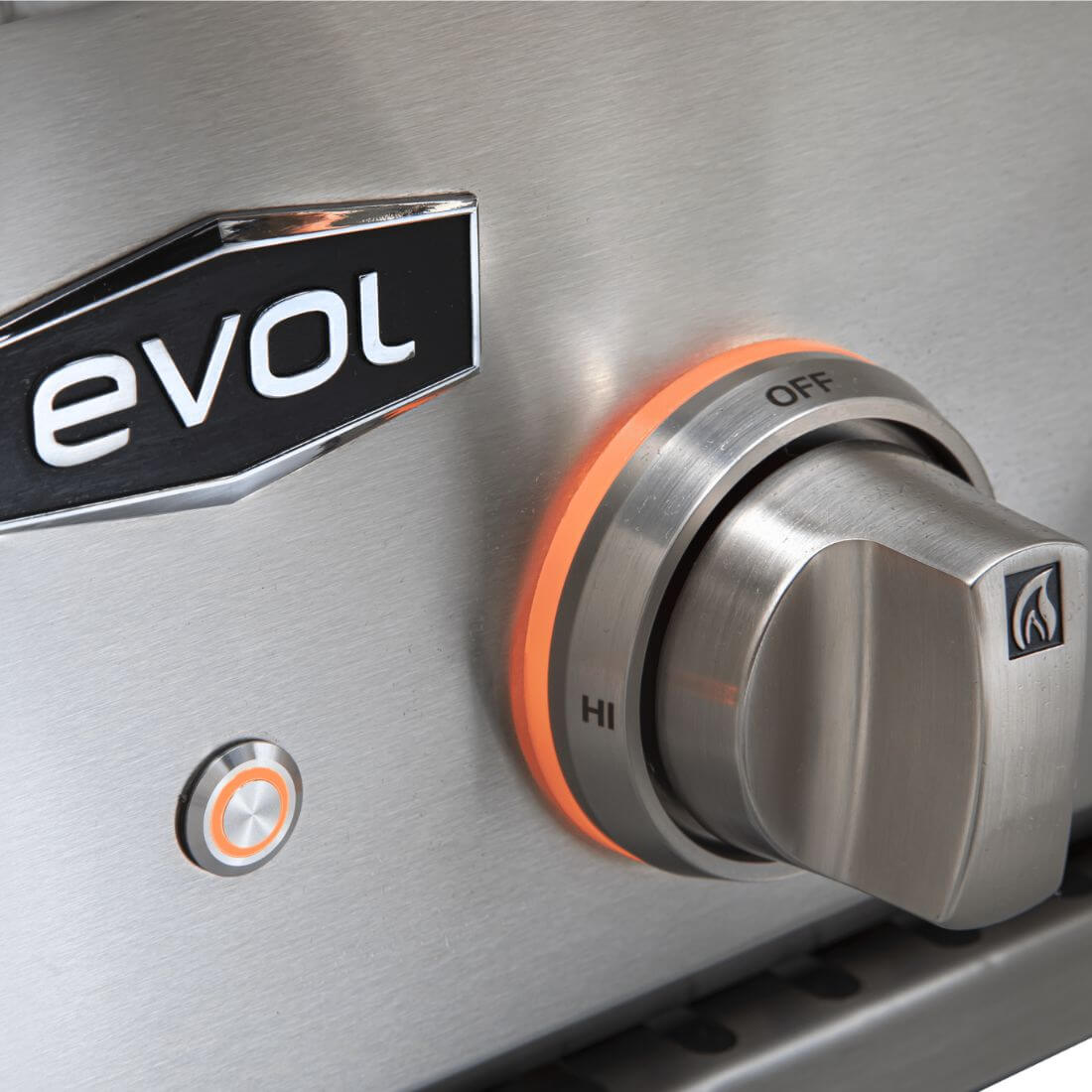 Churrasqueira Evol Modena botão cromado com anel iluminado e marca Evol em aço escovado, controle de temperatura