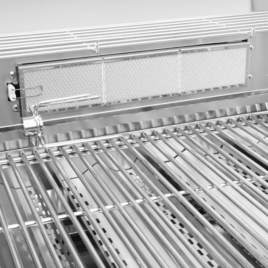 Churrasqueira a Gás Evol Florence 4 Queimadores Inox 79cm em inox escovado com grelhas e queimadores visíveis para instalação embutir