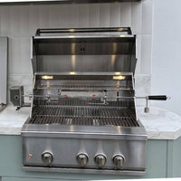Churrasqueira à Gás Evol Modena 28'' Inox 3 Queimadores 70cm - churrasqueira a gás embutida em inox escovado com 3 queimadores, grelha e espeto rotativo