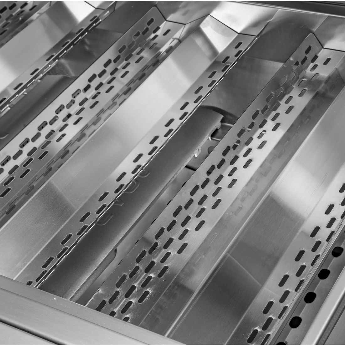 Churrasqueira Evol Modena 34 Inox 3 Queimadores 86cm mostrando queimadores e inox escovado com grelhas e bandeja coletora