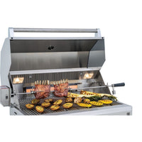Churrasqueira Tecno Professional a gás 3 queimadores inox 82cm com espeto rotativo e grelha cheia de carnes e legumes