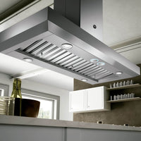 Coifa Bertazzoni Vavano de Ilha Inox 122cm em inox escovado, formato retangular, iluminação LED e painel touch, instalação de ilha