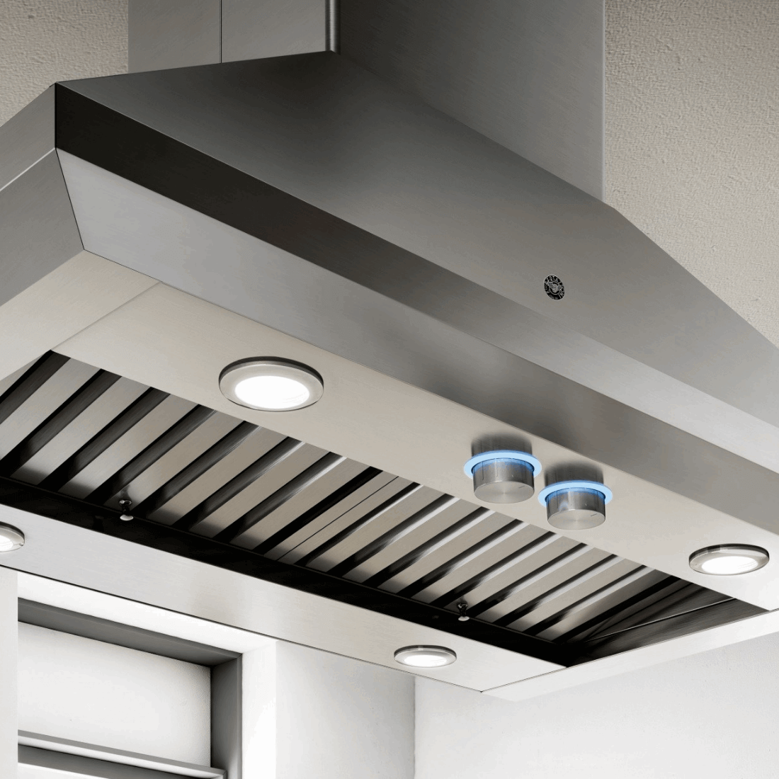 Coifa Bertazzoni Leone de Ilha Inox 106cm, coifa de ilha em inox escovado, formato piramidal, iluminação LED e botões circulares