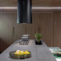 Coifa ilha CrissAir Isola Cilindro Black 40cm — coifa de ilha preta cilíndrica em inox com duto visível, iluminação LED e design minimalista