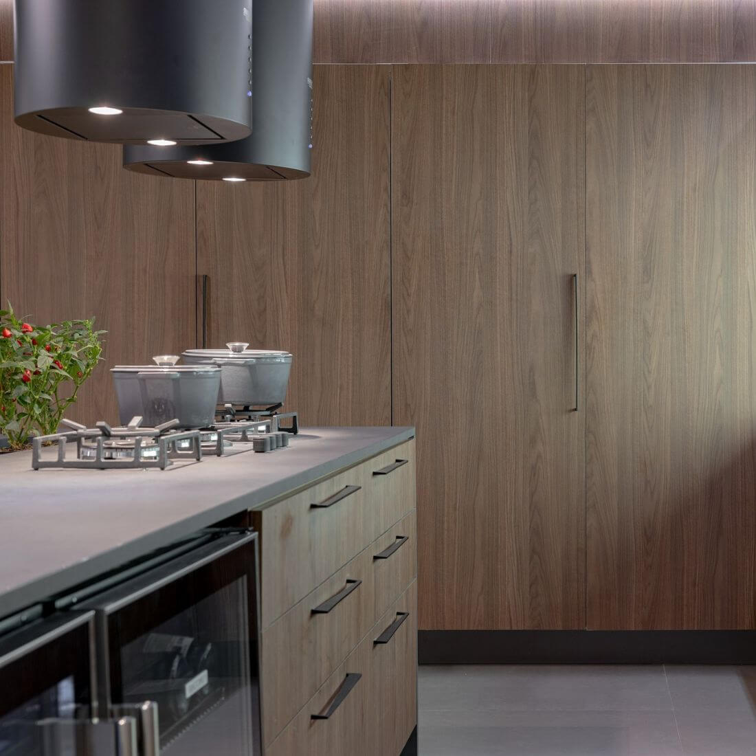 Coifa ilha CrissAir Isola Cilindro Black 40cm — coifa de ilha preta cilíndrica em inox com iluminação LED e design moderno sobre ilha