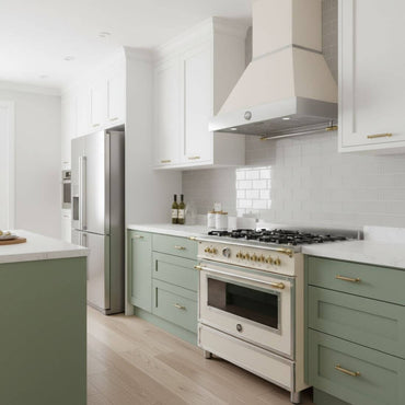 Coifa Bertazzoni Heritage de Parede Marfim 91cm em acabamento marfim, coifa de parede inclinada com duto visível e iluminação LED, design clássico