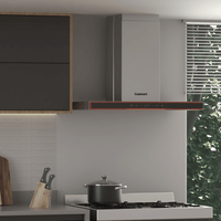 Coifa de Parede Cuisinart Arkton Inox 90cm com acabamento inox e vidro preto, formato slim inclinada, painel touch e duto visível