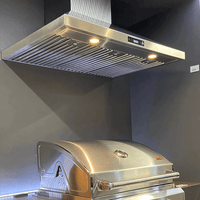Coifa Evol Omega para Churrasqueira Inox 75cm coifa de parede em inox AISI 304, formato retangular, iluminação LED e duto visível