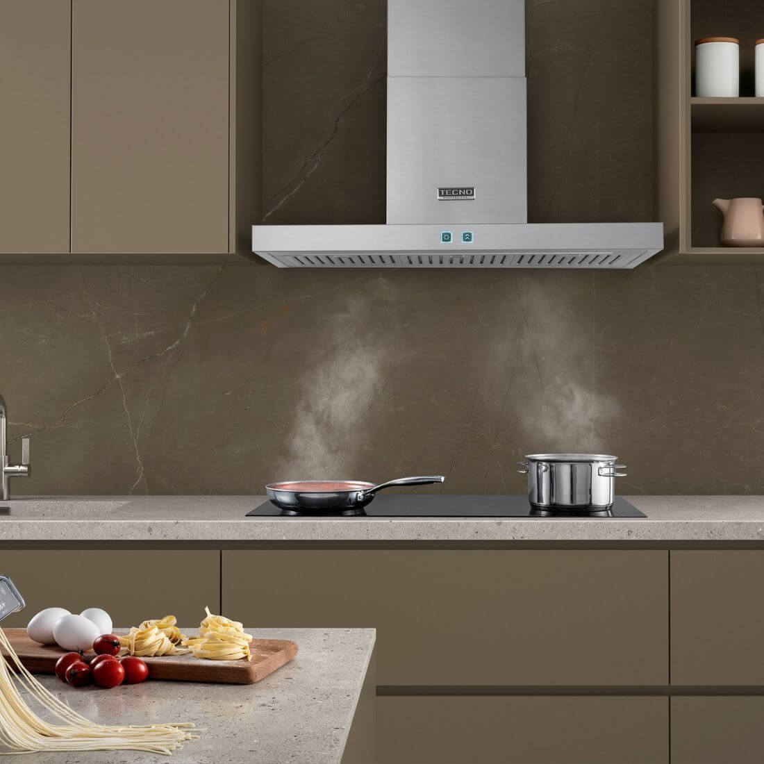 Coifa Tecno de Parede Toblino Professional Inox em cozinha moderna, mostrando design elegante e funcionalidade.