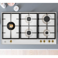 Cooktop Bertazzoni Heritage 5 Bocas à Gás Inox 89cm com acabamento inox, queimadores Sabaf, trempes ferro fundido e botões em latão