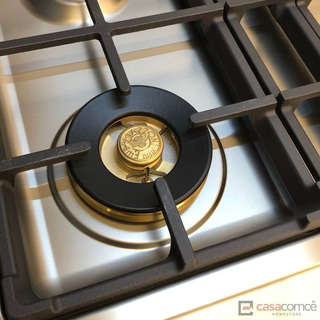Cooktop a Gás Bertazzoni Master 4 Bocas Inox 75cm com acabamento inox, queimador Sabaf em latão e trempe de ferro esmaltado