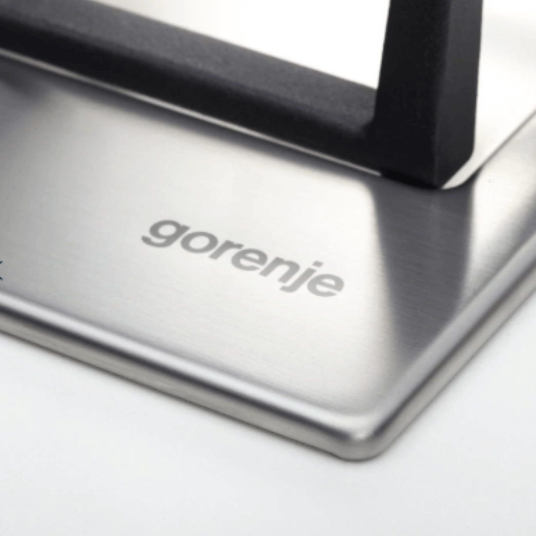 Cooktop á Gás Gorenje 5 Bocas 90cm Inox em inox com trempes em ferro fundido preto e design semi filo, queimador triplo visível