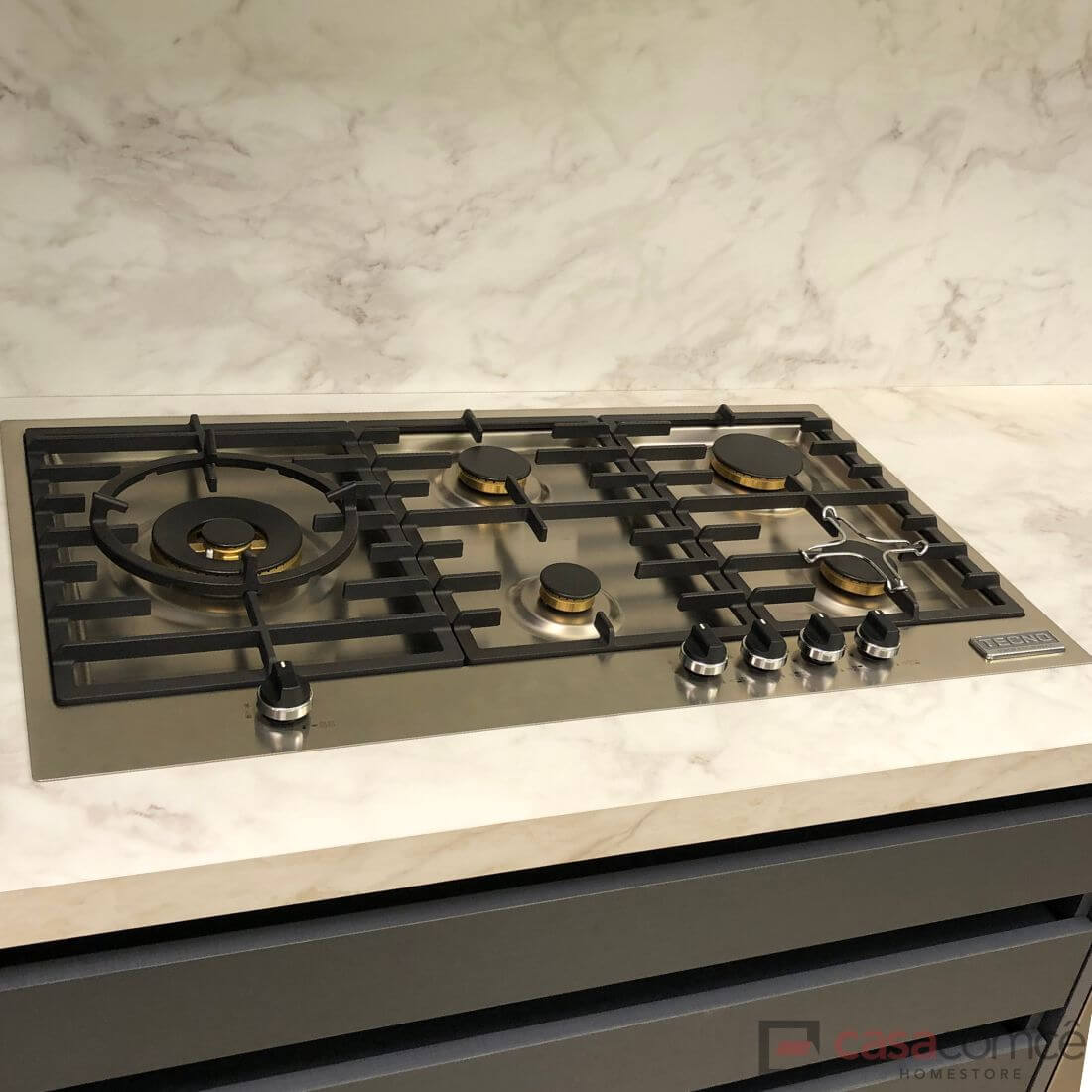 Cooktop a Gás Tecno Professional 5 Bocas Inox 90cm em inox com queimadores Sabaf, trempes ferro fundido e painel frontal italiano