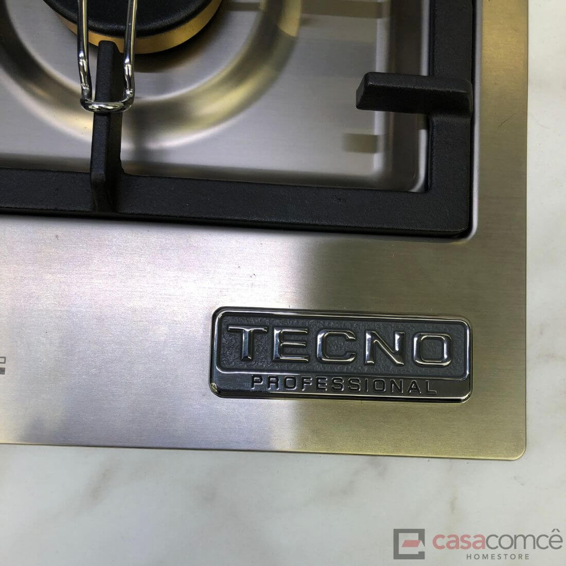 Cooktop a Gás Tecno Professional 5 Bocas Inox 90cm em inox escovado, 5 bocas com trempes em ferro e acendimento automático, detalhe marca