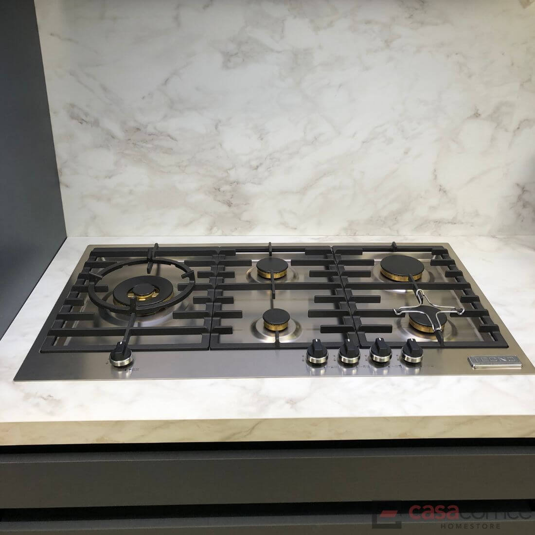 Cooktop a Gás Tecno Professional 5 Bocas Inox 90cm em inox com trempes em ferro, queimadores Sabaf e acendimento super automático