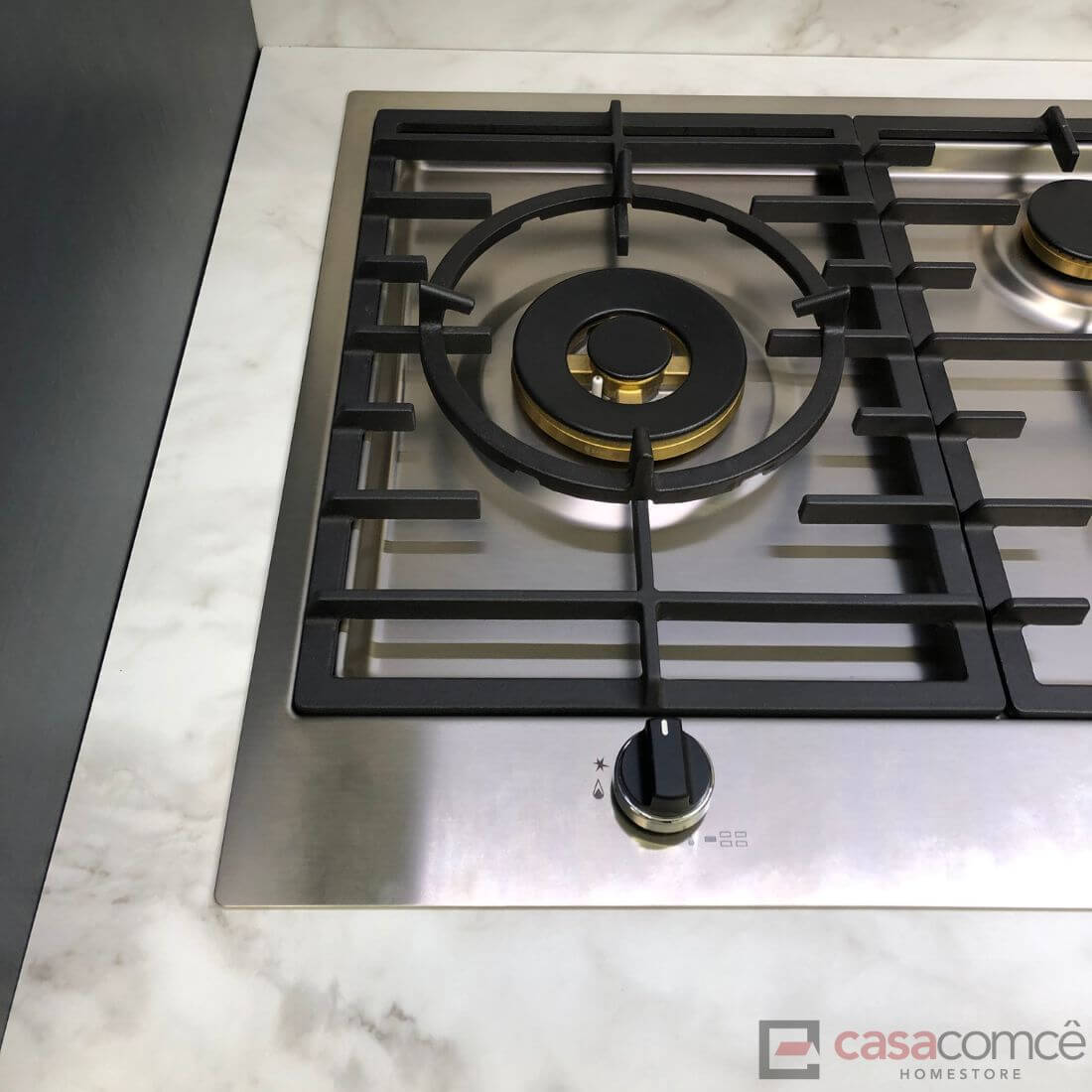 Cooktop a gás Tecno Professional 5 Bocas Inox 75cm com acabamento inox, queimador Sabaf Dual Flame e trempes em ferro fundido