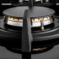 Cooktop a Gás Tecno Rota 5 Bocas Vitrocerâmico 151cm mostrando queimador tripla chama em acabamento preto vitrocerâmico e trempe ferro fundido