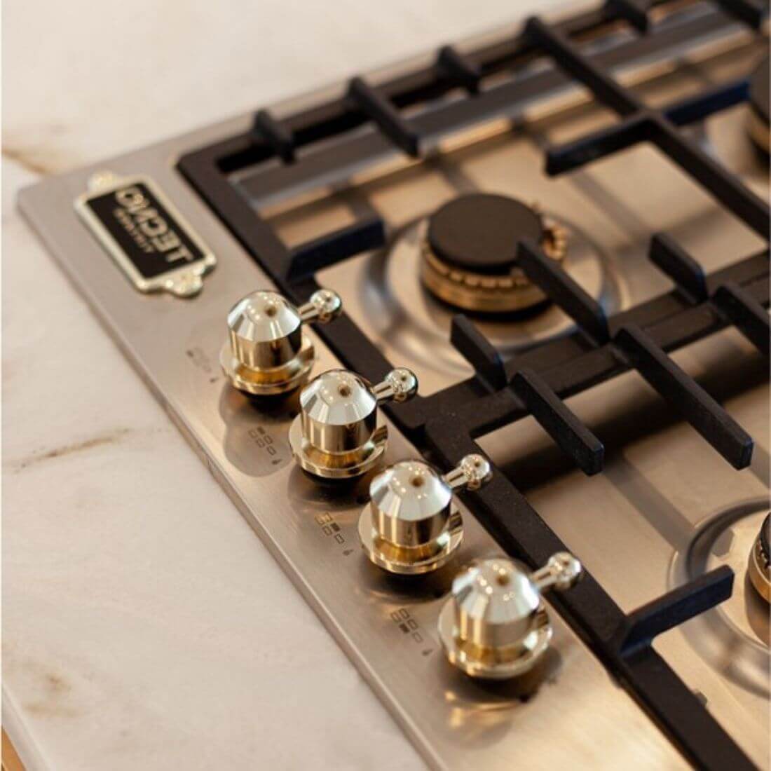 Cooktop a Gás Tecno Vintage 5 Bocas Inox 75cm em inox com manípulos em latão, trempes ferro fundido e acendimento super automático