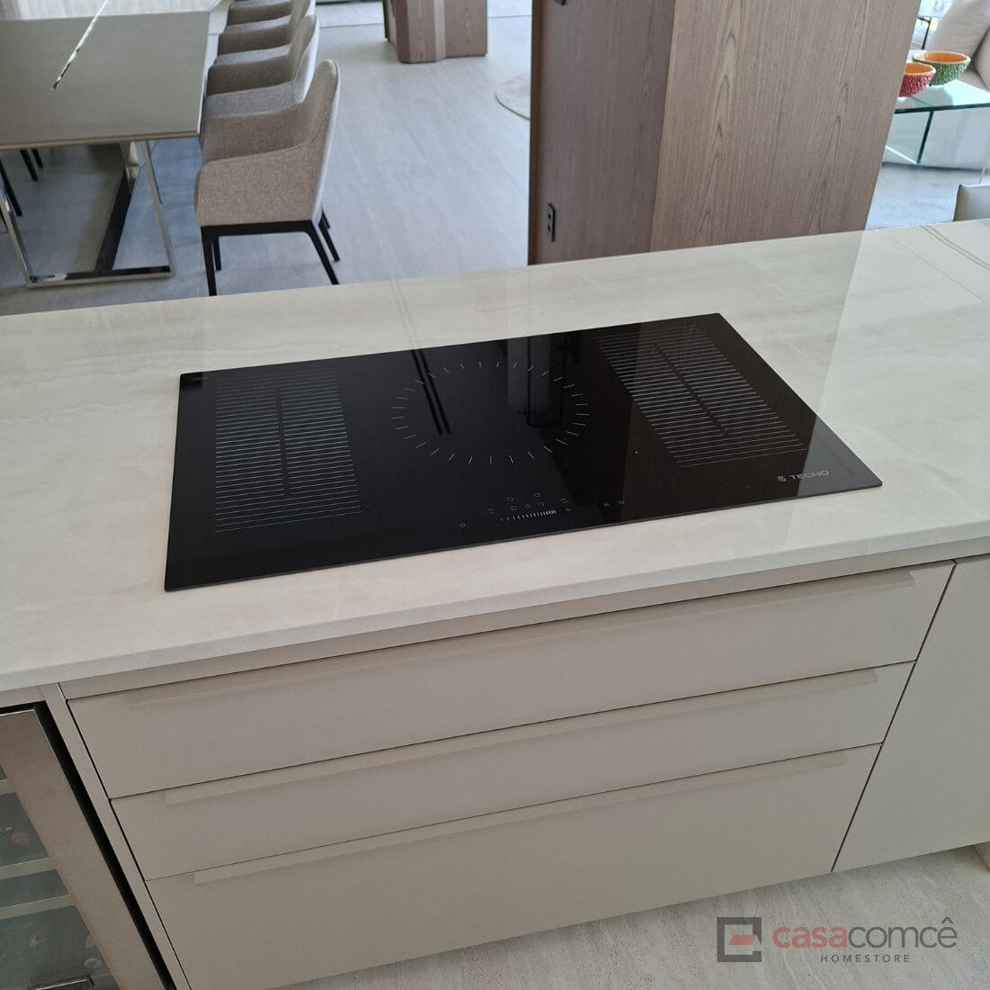 Cooktop de Indução Tecno 5 Zonas 90cm em vitrocerâmica preta embutido, acabamento liso e controle touch, estilo moderno