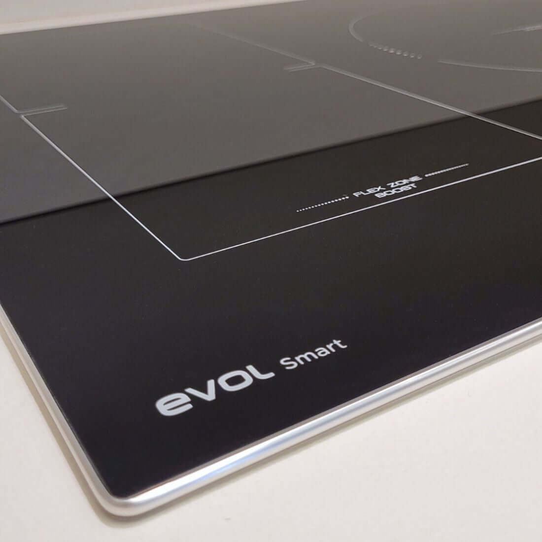 Cooktop Evol Indução com superfície vitrocerâmica preta, painel TFT e frame em alumínio — modelo 5 bocas 90cm