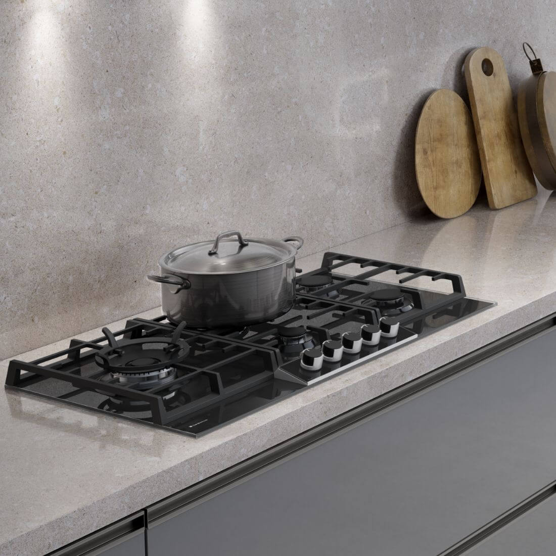 Cooktop de 5 bocas em vidro preto com panela sobre a mesa de cocção, ideal para cozinhas modernas.