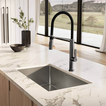 Cuba Mekal LR 70cm embutir em inox escovado com design moderno e cantos retilíneos