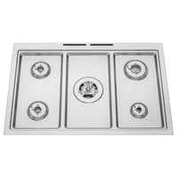 Cooktop de inox com 5 queimadores e design moderno, ideal para cozinhas contemporâneas.