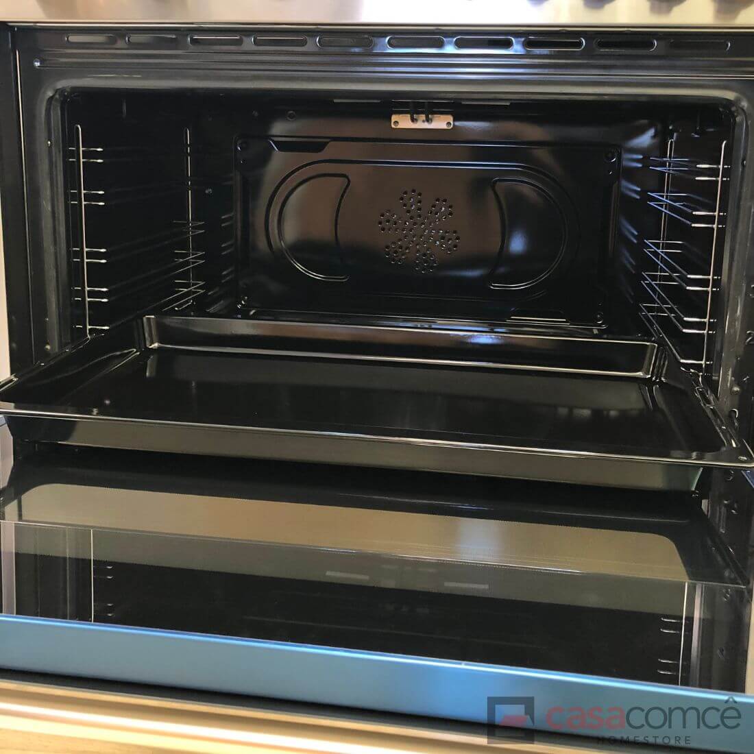 Fogão Bertazzoni Master Inox 90cm 5 Bocas Forno a Gás 142 Litros — forno a gás aberto em inox escovado, interior ventilado com grelhas e assadeira