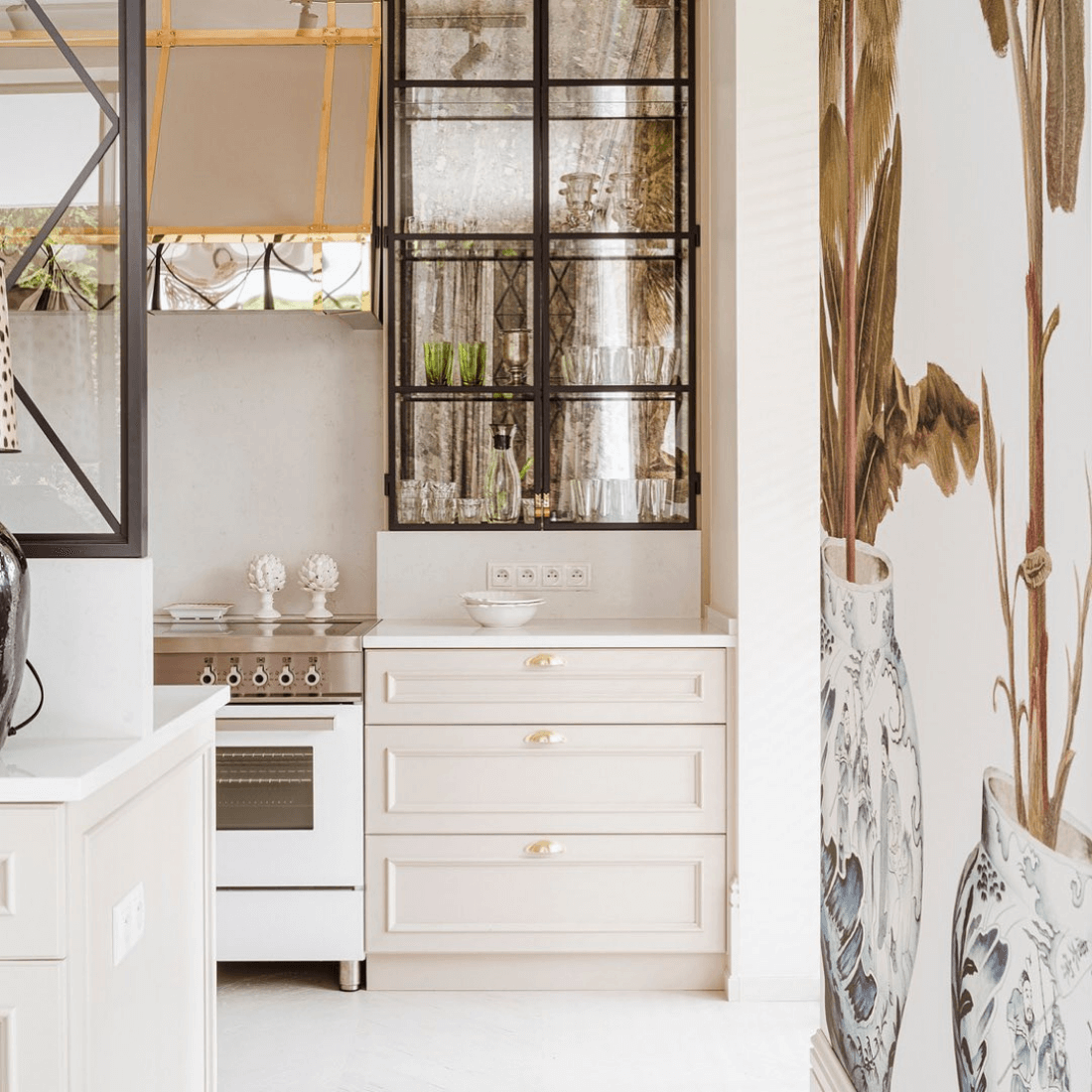 Fogão Bertazzoni Professional Branco 90cm 6 Bocas Forno Elétrico 108L: fogão de piso branco inox escovado 6 bocas com forno elétrico e puxadores dourados