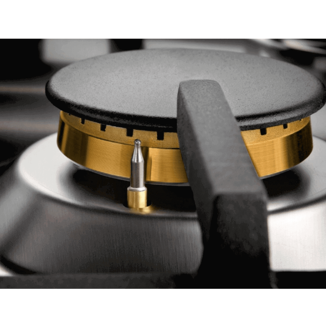 Fogão Bertazzoni Master Inox 122cm 6 Bocas Forno á Gás Duplo 201L: detalhe de queimador Sabaf em latão e trempe de ferro, acabamento inox