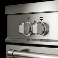 Fogão Bertazzoni Master Inox 90cm 5 Bocas Forno a Gás 169 Litros - detalhe de painel inox com botões cromados, puxador tubular e acabamento escovado