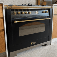 Fogão Lofra Dolcevita Preto 90cm 5 Bocas Forno Elétrico 102 Litros: fogão de piso preto fosco 5 bocas com forno elétrico, puxadores e botões dourados