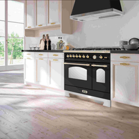 Fogão Lofra Dolcevita Preto 90cm 5 Bocas Forno Duplo Elétrico 106L em fogão de piso preto fosco com puxadores dourados, grelhas e painel profissional