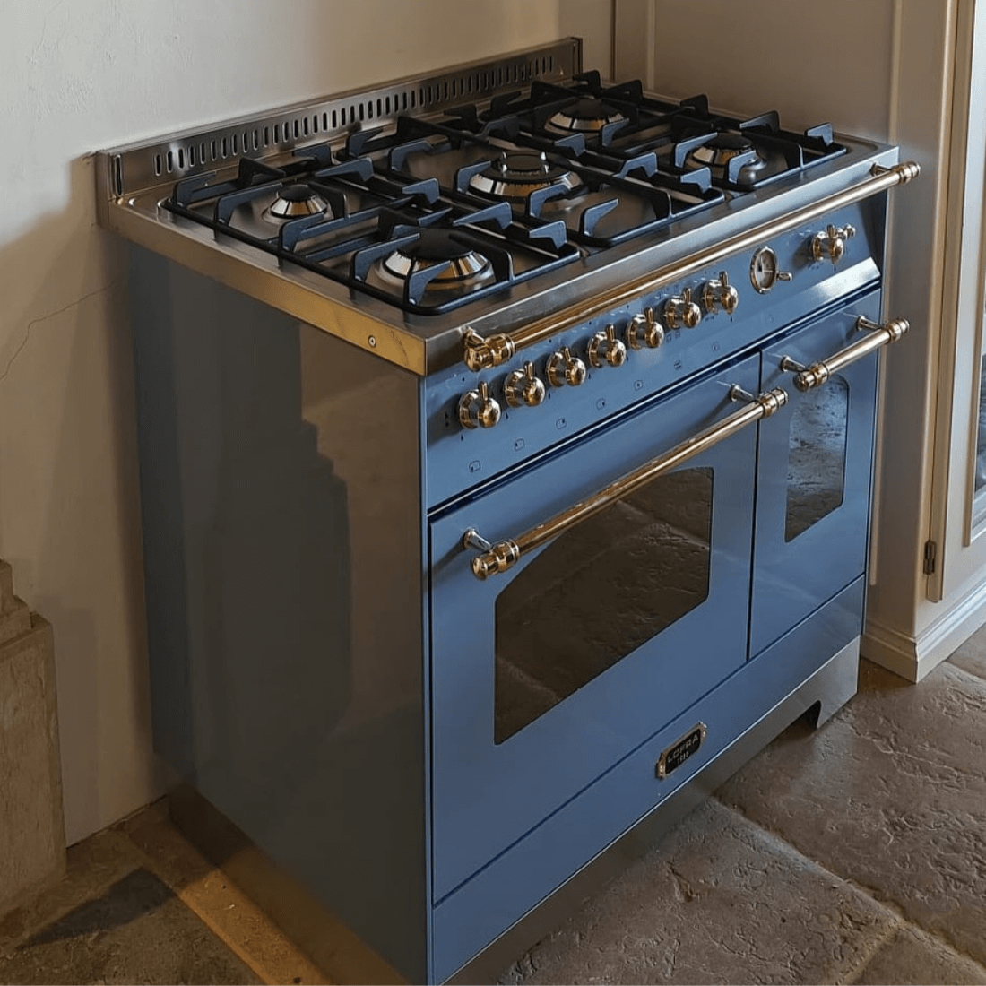 Fogão Lofra Dolcevita Lavanda 90cm 5 Bocas Forno Duplo Elétrico 106L - fogão de piso azul lavanda com acabamento inox, 5 bocas e forno duplo elétrico