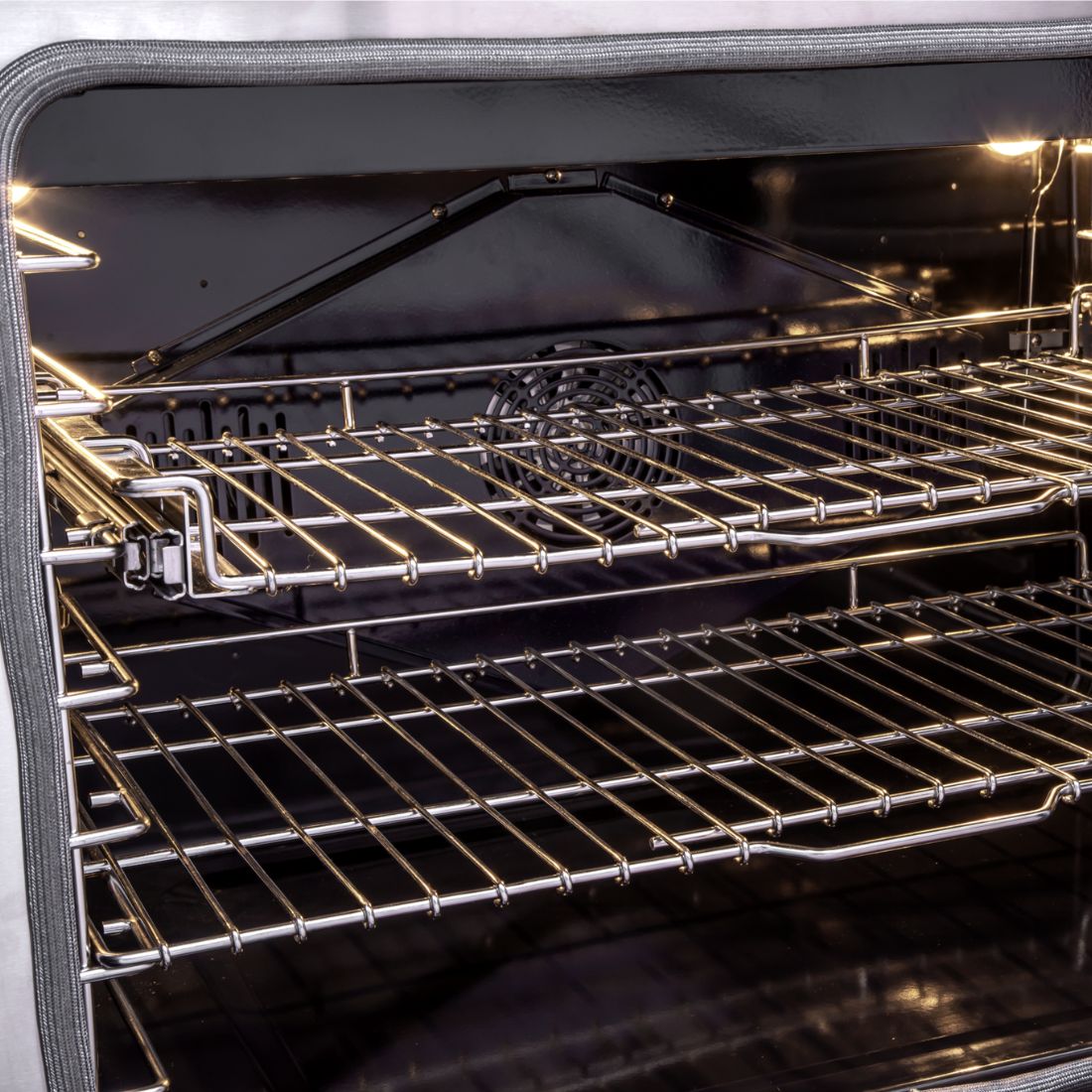 Fogão Evol Potenza forno elétrico 160L inox com grelhas e ventilador interno, acabamento cromado e trempes resistentes