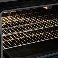 Fogão Evol Profissional forno elétrico de 163L com prateleiras internas e luz interna, detalhe do interior do forno