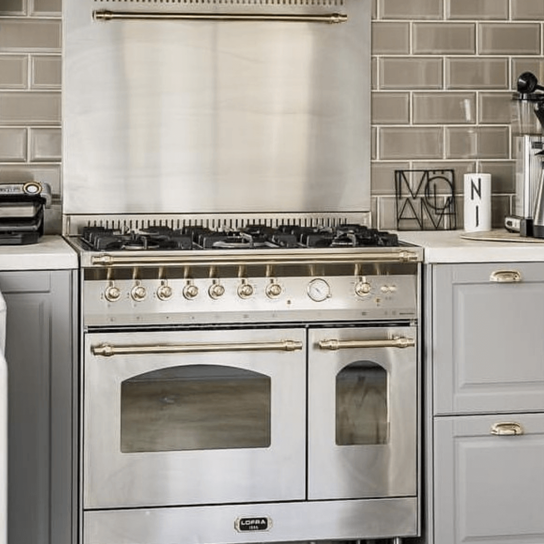 Fogão Lofra Vintage Dolcevita 5 Bocas em inox, com forno elétrico duplo e queimadores profissionais.