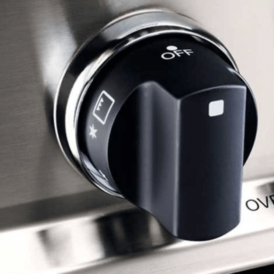 Fogão Bertazzoni Master Inox 60cm 4 Bocas Forno á Gás 60 Litros - botão de controle preto em inox, painel cromado e marcação OFF, estilo fogão de piso