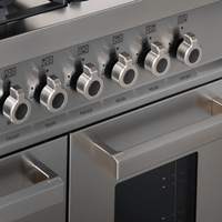 Fogão Bertazzoni Professional Inox 120cm 6 Bocas Forno Duplo 138L - fogão profissional de piso inox com 6 botões metálicos, puxadores e forno duplo