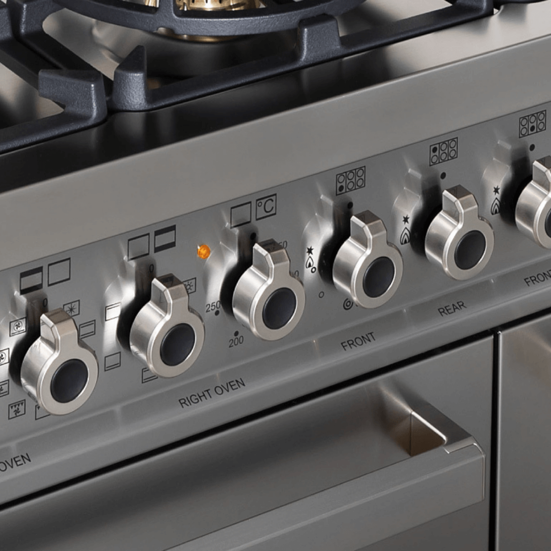 Fogão Bertazzoni Professional Inox 120cm 6 Bocas Forno Duplo 138L — painel inox com botões robustos, acabamento escovado e trempes em ferro fundido