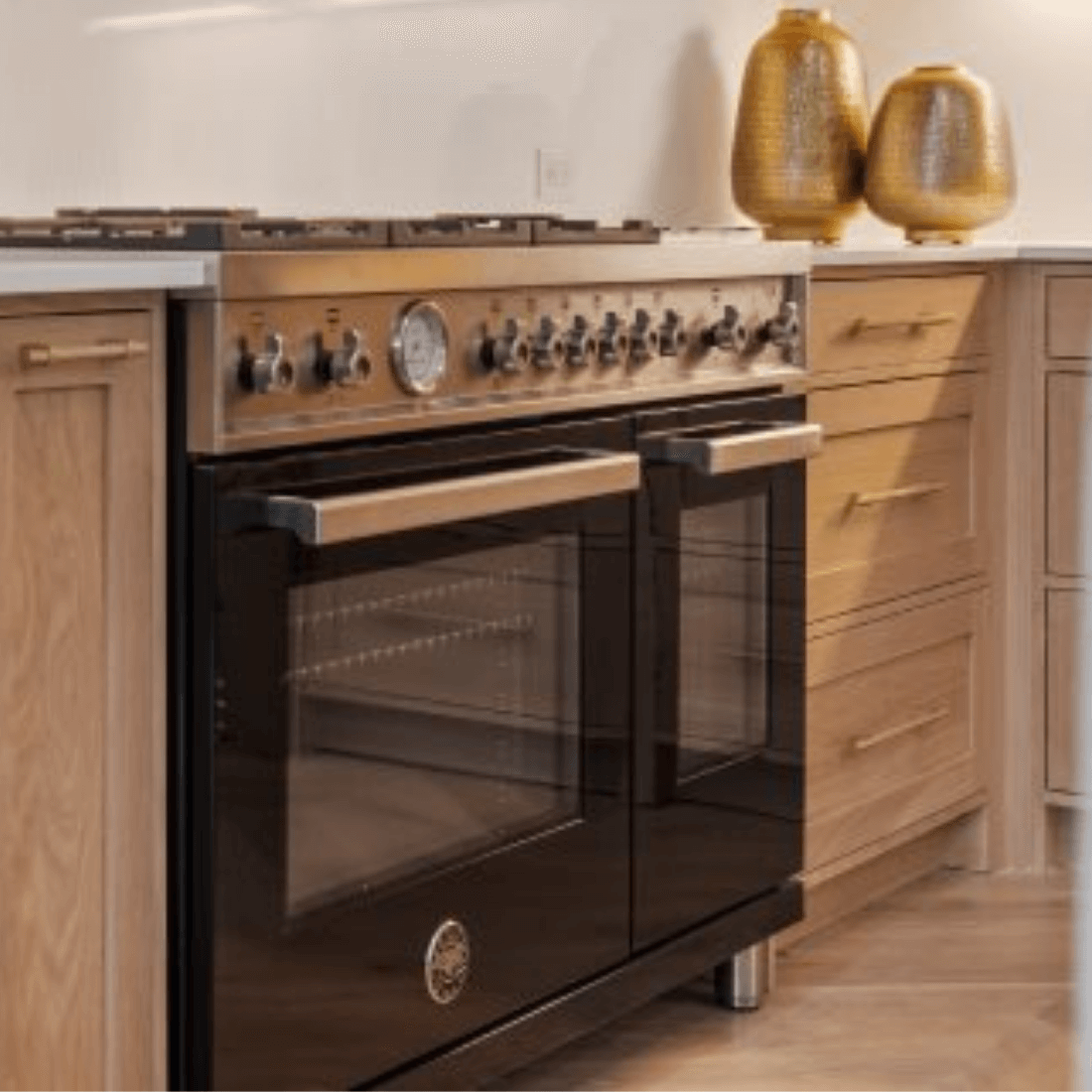 Fogão Bertazzoni Professional Preto 120cm 6 Bocas Forno Duplo 138L: fogão profissional de piso preto inox com 6 queimadores, grelhas ferro fundido e forno duplo